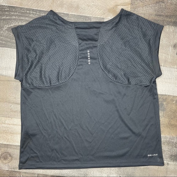 Nike Dri Fit  Womens Active Top size Medium - Picture 3 of 9